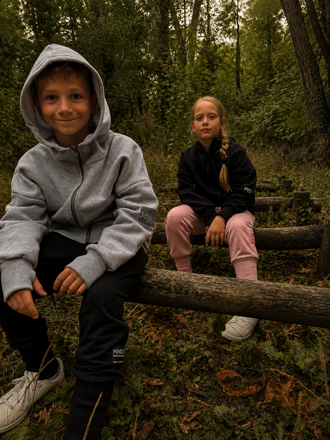Predĺžená mikina s rastúcimi patentmi. Grow Zip.